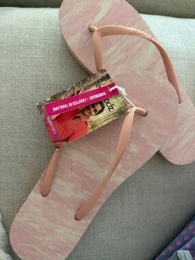 Women's Pink Tie-Dye Flip Flop Sandals - Lightweight Summer Comfort
